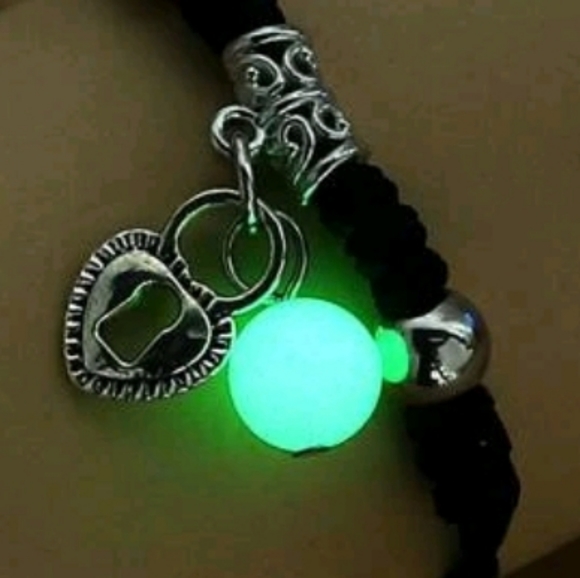 Glow in the dark "Heart Lock" Bracelet - Picture 3 of 3